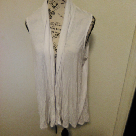 Lace back open sleeveless cardigan - Picture 1 of 3